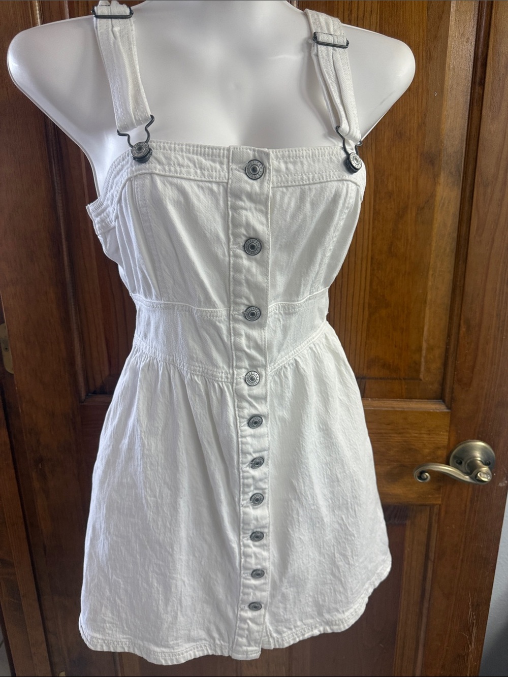 American Eagle Outfitters White Clothing Tag Detail